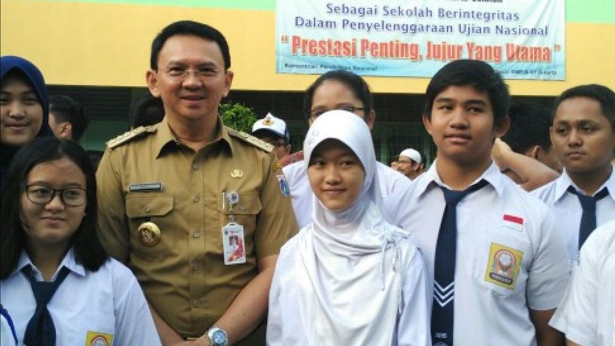 Ahok Affirms School Children Are Not Required To Wear Betawi Traditional Clothing In Today's Memory, 7 August 2014