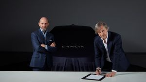 Lancia Rilis Gambar Teaser EV Pertamanya, Meluncur Awal Tahun Depan