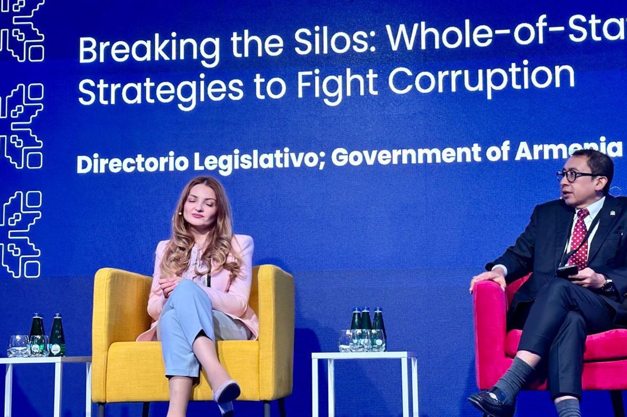 ファドリ・ゾンは、議会の開放性を通じて誠実さを維持することによって腐敗と戦うことができると強調した。