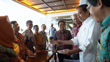 لقاء الأصدقاء أثناء الدراسة في UGM ، يناقش Jokowi الدبلومات المزيفة