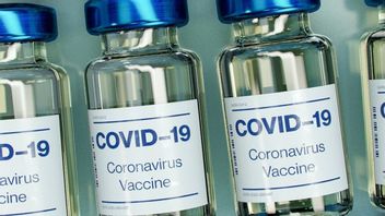在雅加达，丁克斯说加强剂量的COVID-19疫苗接种覆盖率为70%