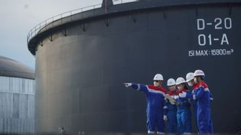 为了满足印度尼西亚中部和东部的能源需求，Pertamina巴厘巴板炼油厂在圣诞节和新年继续运营