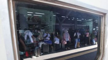 Daop 8 Surabaya: Teima Kasih!火车在长假期间仍然是交通的主要选择