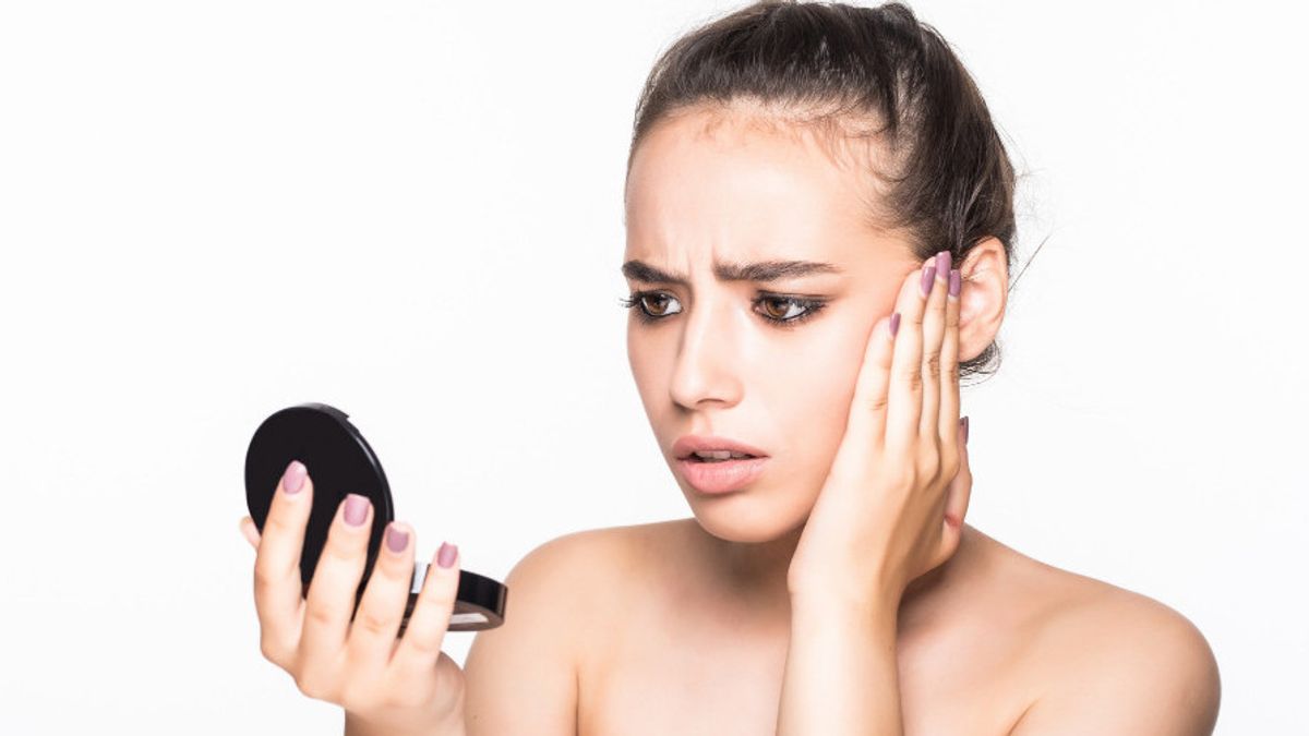 Biar Enggak Cracky, Ikuti 7 Tips Make Up untuk Kulit Kering