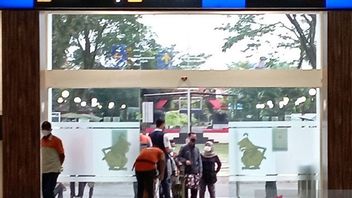 旅客抵达普禾加多巴士总站观察到仍在倾斜