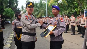 Selamatkan Remaja Jatuh dari Jetski, 5 Anggota Satpolairud Polres Kepulauan Seribu Diberi Penghargaan