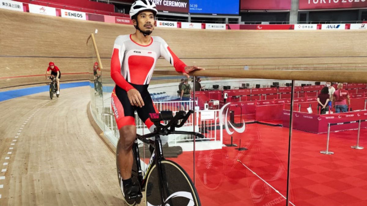 自行车准赛车运动员M·法德利在东京残奥会资格赛中停止
