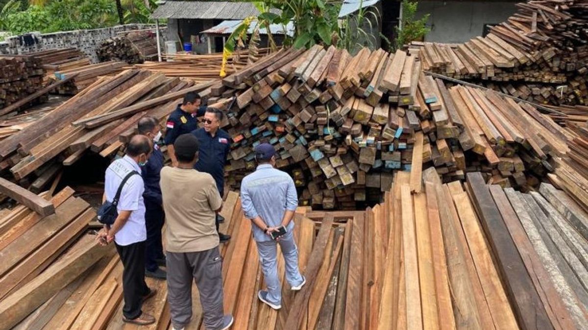 Thousands Of Timbers Handed By KLHK For The Arrangement Of Bali's Mangrove Area