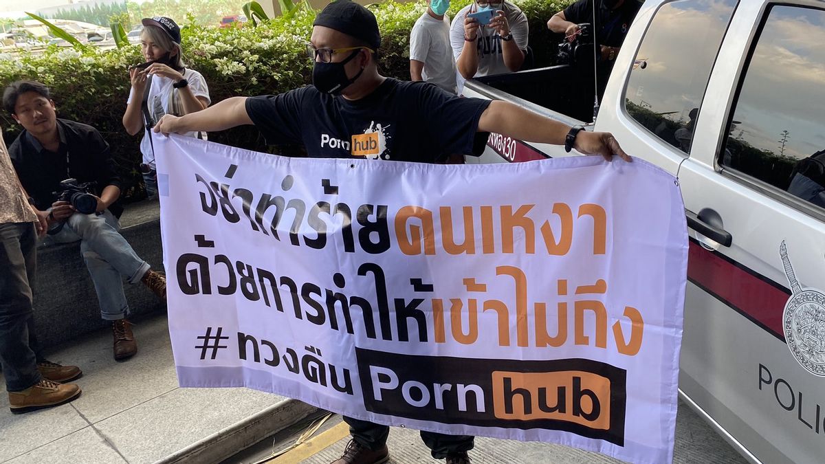 Demo Warga Thailand Tolak Pemblokiran Pornhub, Konon Ada Skandal Seks Keluarga Kerajaan di Dalamnya