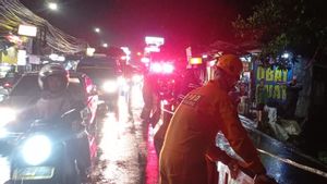 爪哇的行人被卡车保护直到腿被摧毁,Bingung居民希望提供帮助