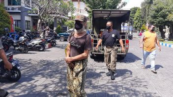 Étranger Italien Devient Sans-abri à Kuta Bali En Raison De La Faillite D’entreprise Causée Par COVID-19