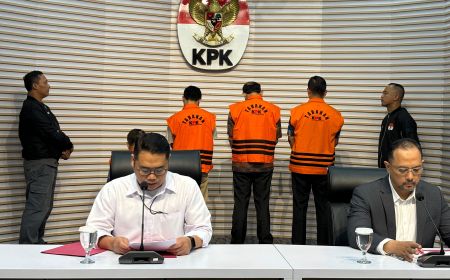 Eks Sekda Bandung Ema Sumarna dan 3 Anggota DPRD Berompi Oranye Ditahan KPK