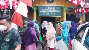 Biar Bobby Nasution Tahu, Ibu-ibu Demo Kantor Lurah Medan Polonia Protes Bantuan Beras Tak Merata