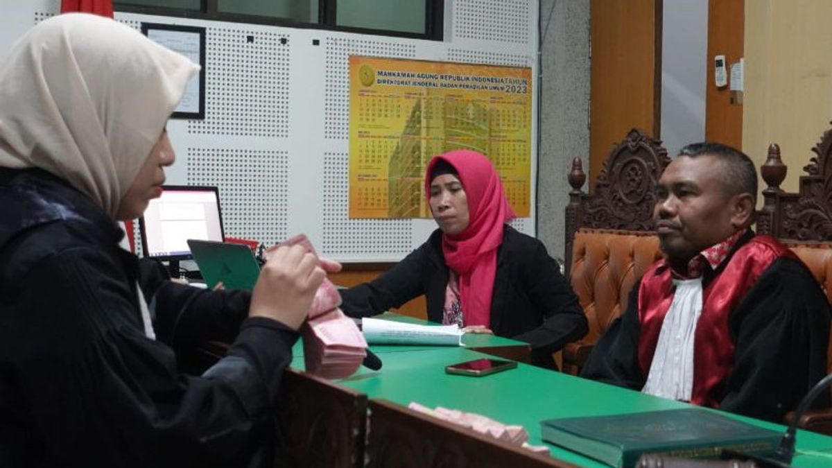 Corruption Defendant Disperindag Dompu Titip Rp80 Million To The Public Prosecutor, The Judge Expressed That He Had Not Been Called An Effort To Recover Losses