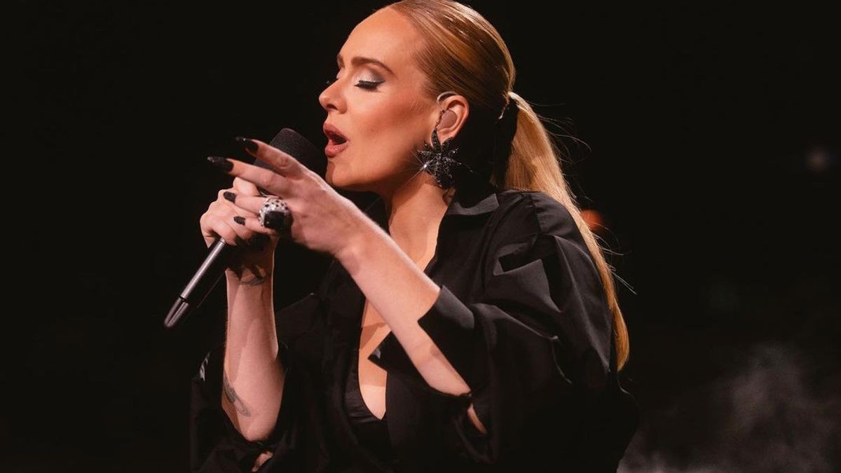 Adele Rejects Fan Applications At Concert: You Can't Marry Me, I'm Honest,