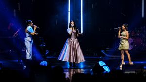 Perayaan Lagu Cinta dan Nyanyi Bersama dalam Konser Miliaran Cinta Yovie Widianto - Andi Rianto Berkonser