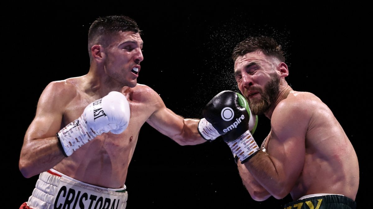 ナサニエル・コリンズを破り、クリストバル・ロレンテがWBCフェザー級世界王者に挑む