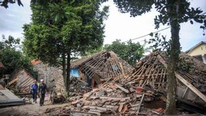 Rumah Warga Cianjur Bakal Diperbaiki Pemerintah, Jokowi: Wajib Pakai Standar Anti Gempa