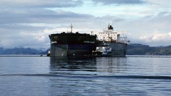 The Story Of The Drunk Captain Exxon Valdez Who Destroys The Sea With An Oil Spill