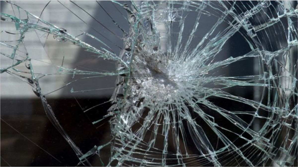 ガラス割れモードの盗難に関与し、トランスジャカルタの従業員が逮捕されました