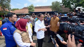 Le président Jokowi dit que la météo retire les fonctions des terres déclenchant des inondations de fièvre