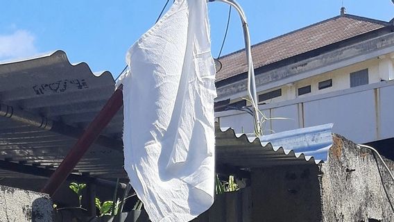 Warga di Buleleng Bali Banyak Pasang Bendera Putih, Bantuan Sembako pun Datang