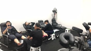 Take A Peek At The Facilities That Are Developed By Journalists At The FIBA World Cup 2023, Starting From Instant Noodles To Body Relaxation