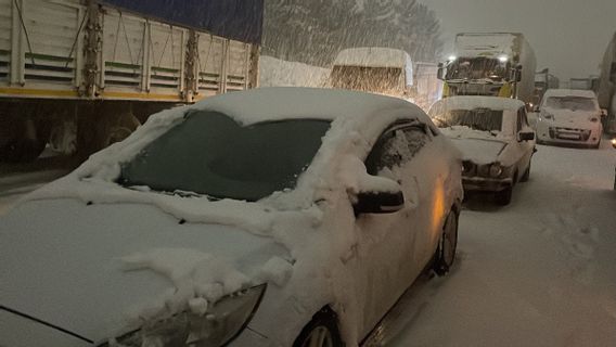  Tempête De Neige Landa En Turquie: Les Sauveteurs évacuent 1 780 Personnes Piégées Sur L’autoroute, Des Températures Moins 3 Degrés Celsius