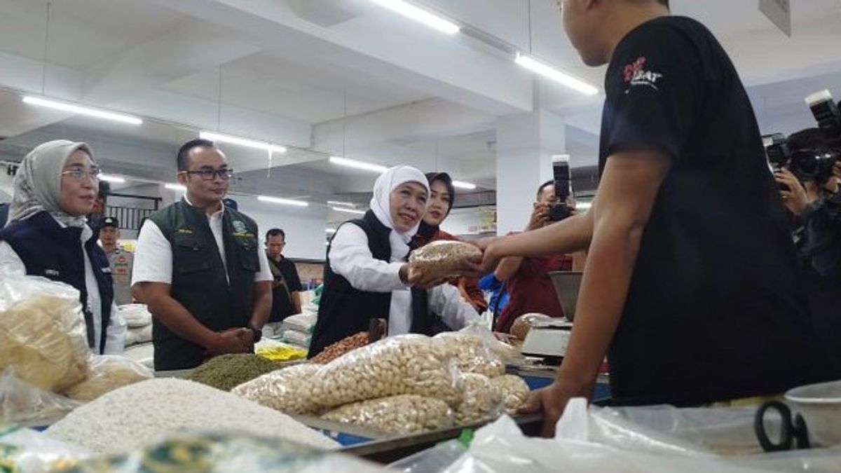 Gubernur Jatim Khofifah Tinjau Harga Bapokting di Pasar Pascalebaran 
