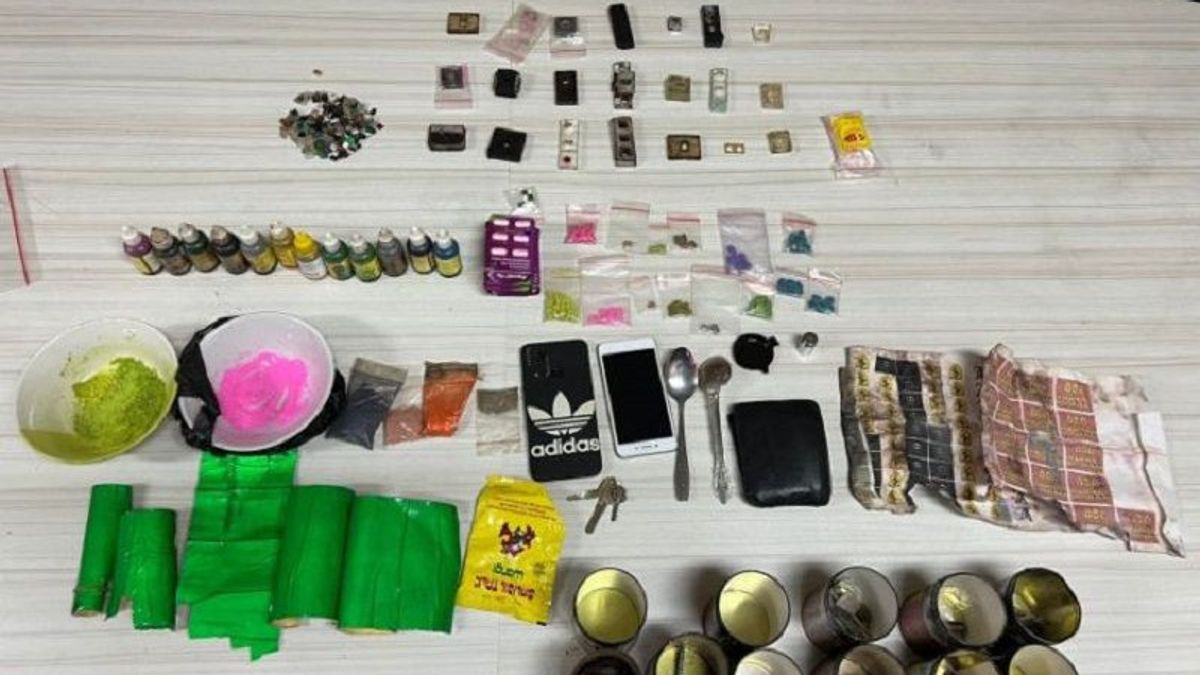 Police Dismantling The Home Ecstasy Pil Industry In Pekanbaru, Disposing Of Printing Equipment And Baku Materials