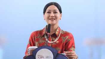 是的，MA任命Friderica Widyasari Dewi为OJK委员会主席