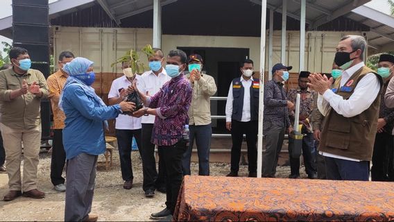 Kendalikan Karhutla, KLHK Serahkan Kebun Bibit di Dosan