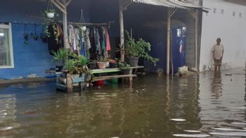 タンゲランのロブ洪水は住民の活動を混乱させる:水位は40センチメートルに達する