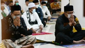 Anies Baswedan-Ridwan Kamil Praying Fajr Together In Sumedang, Discuss What?