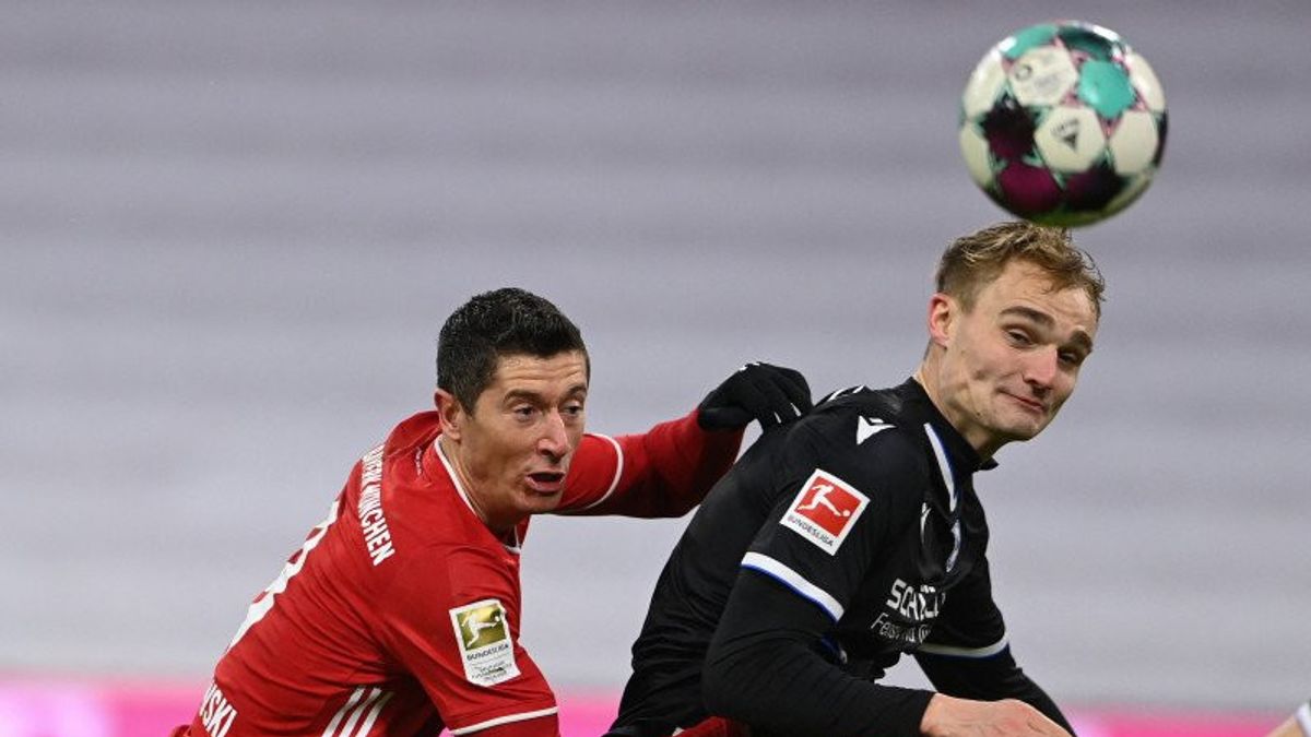 拜仁慕尼黑在安联球场奋力阻止阿米尼亚 · 比勒费尔德 3 - 3
