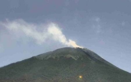 Statusnya Masih Waspada, Erupsi Tak Lagi Terlihat di Puncak Gunung Lewotolok NTT