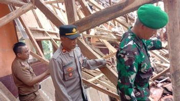 Due to Age and Extreme Weather, Najaten 1 Elementary School Building in Garut Collapsed