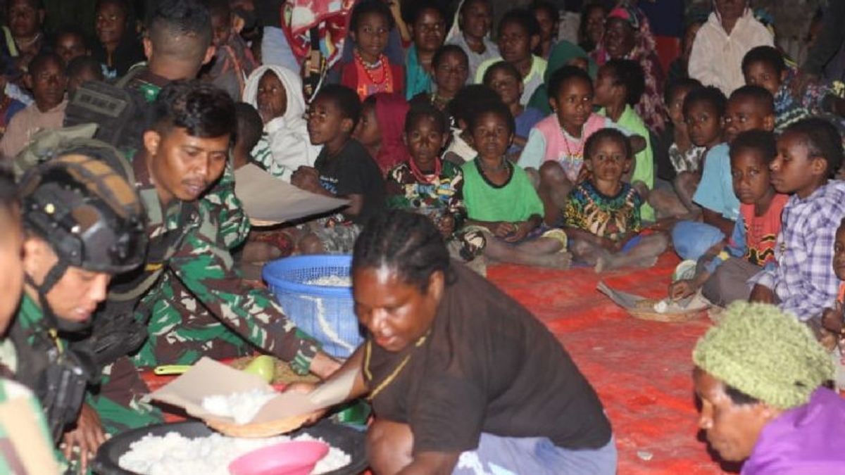 Fear Of KKB Threats, Residents Of 10 Villages In Gome Papua Are Refuge At TNI Posts
