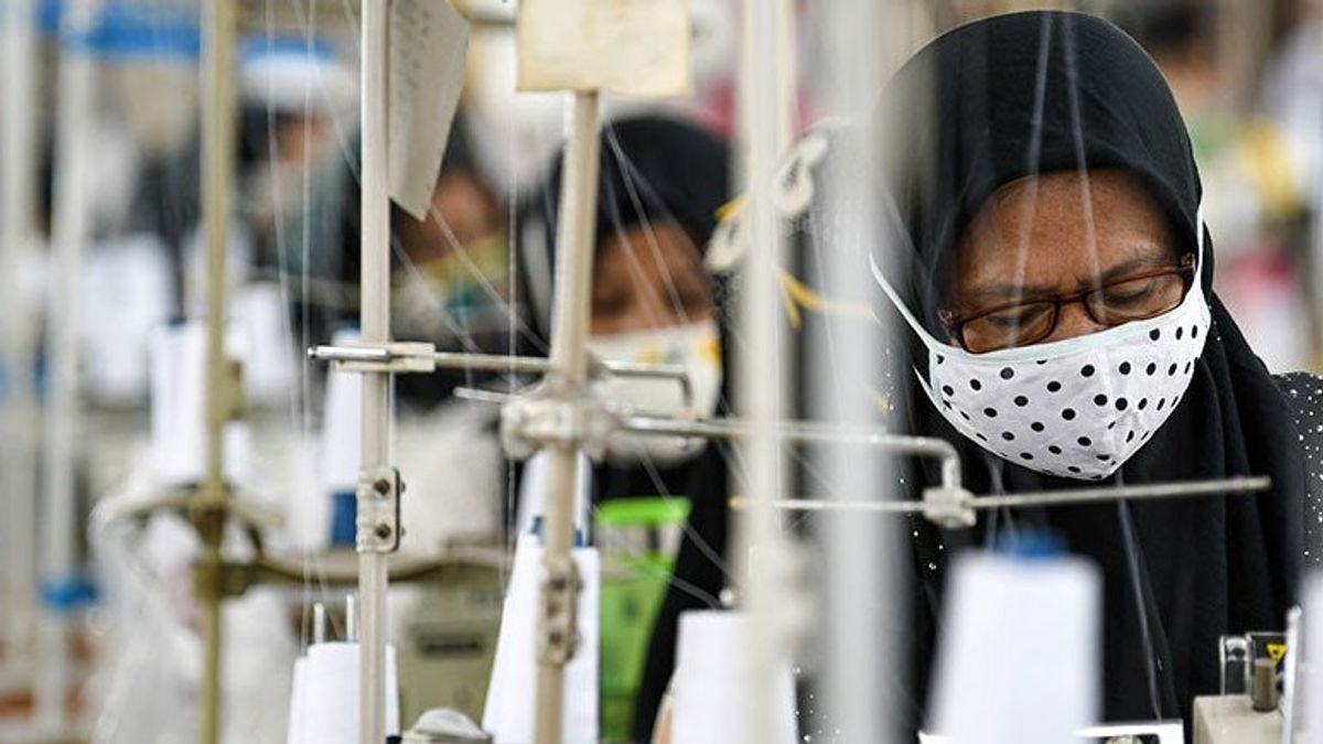 Riset Danareksa: Partisipasi Pekerja Perempuan Semakin Meningkat, namun Upah Tetap Lebih Besar Laki-Laki