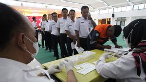 Mudik Lebaran 2024, BNN Tes Urine Masinis dan Kru KA di Daop 8 Surabaya
