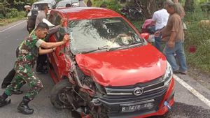 Sopir Minibus Hilang Kendali, Kecelakaan Beruntun Terjadi di Temanggung