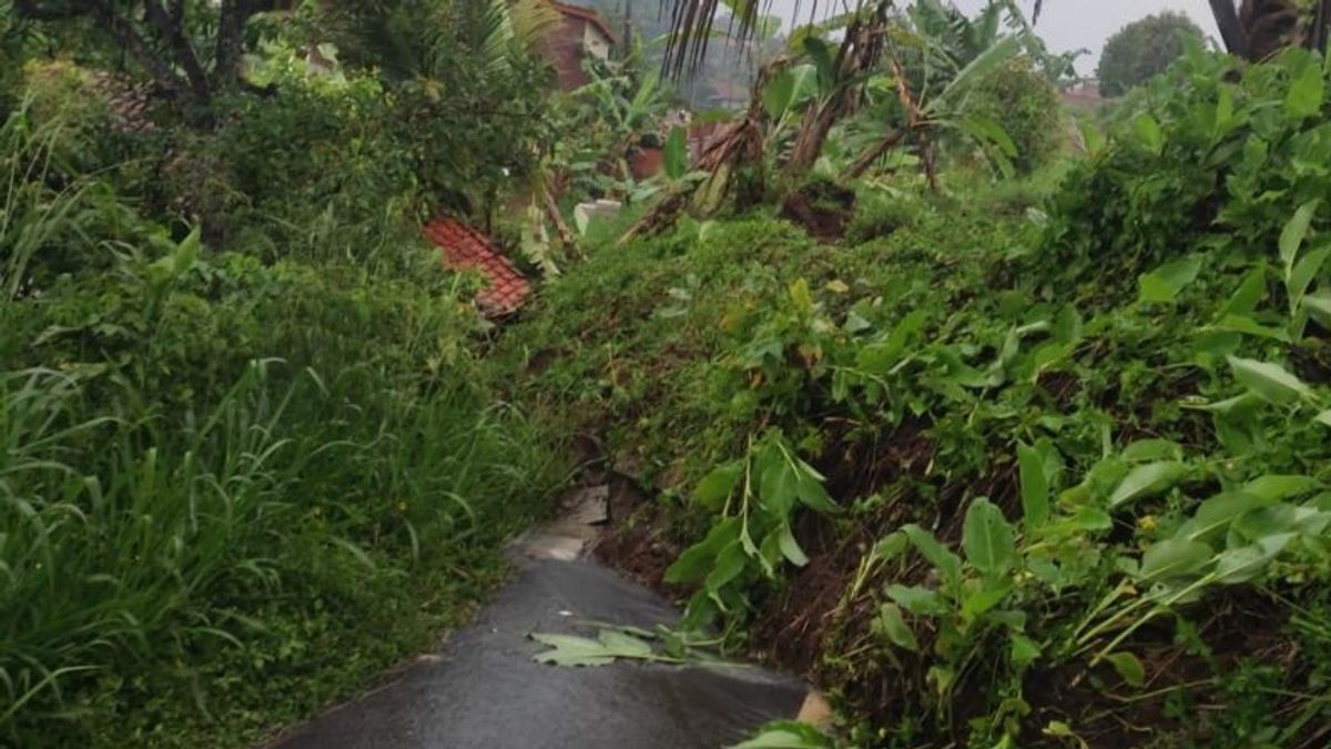 Terminer la fermeture de la route Wangunjaya Cianjur, BPBD sera installé un mur d’avantage de suivi