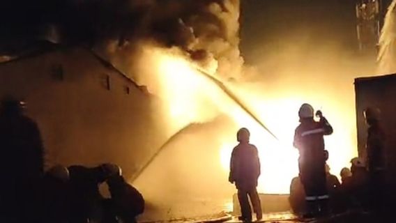 Tiner Warehouse In Surabaya Burned Out, Six People Injured