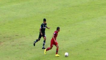  Di Bawah Guyuran Hujan, Arema FC Menang Tipis 1-0 Atas Persikabo