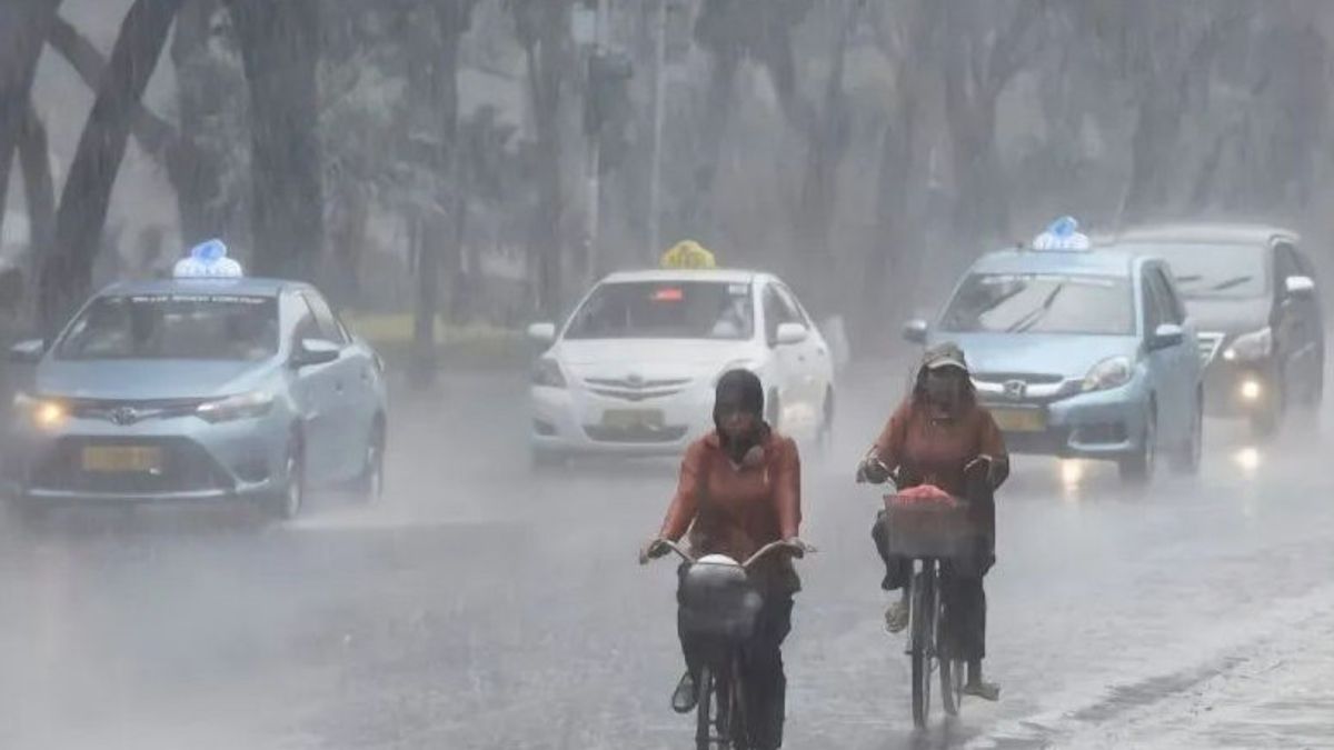 Mayoritas Kota Besar di Tengah dan Timur Indonesia Bakal Diguyur Hujan