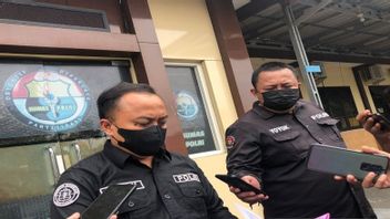 معتقل مخدرات يشنق نفسه مع سارونغ في مركز شرطة سامبانغ