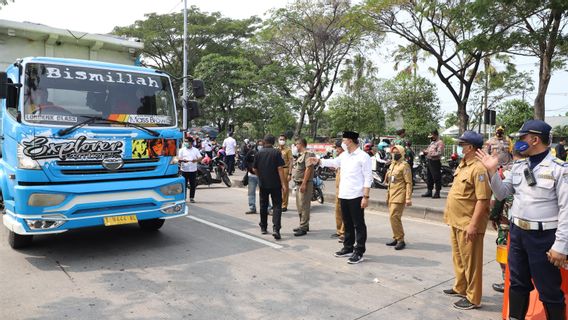 Kendaraan yang Melintas di Suramadu Ditempel Stiker Khusus Bila Pengendara Negatif COVID-19