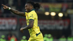 Tertinggal Lebih Dulu, Rafael Leao Cetak Brace dan Bawa AC Milan Kuasai Takhta Klasemen