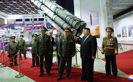 Terima Menhan Rusia dan Pejabat Politbiro China, Pemimpin Korut Kim Jong-un Pamer Rudal Balistik hingga Drone Baru