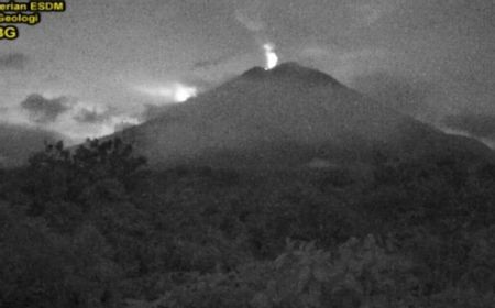 Gunung Semeru Erupsi Malam Ini dengan Tinggi Letusan 600 Meter